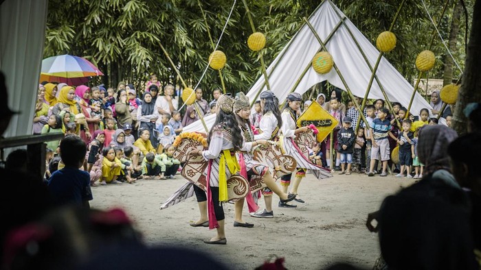 Atraksi kuda kepang yang ditampilkan saat Festival Selayar Denai 2023.