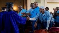 Pusat Pemasyarakatan Stateville bekerjasama dengan Universitas Northwestern membiayai pendidikan tinggi atau kuliah gratis bagi narapidana hingga mendapatkan gelar sarjana.  