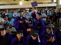 Bahagianya Narapidana di AS Dapat Gelar Sarjana