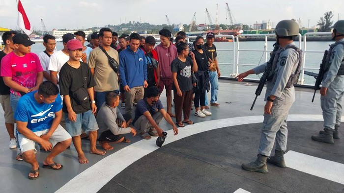 Bakamla RI Gagalkan Penyelundupan TKI Ilegal ke Malaysia Bakamla RI gagalkan penyelundupan Calon Pekerja Migran Indonesia (CPMI) ilegal. Ada 30 CPMI yang diamankan di perairan pantai Dongas, Sekupang, Batam.