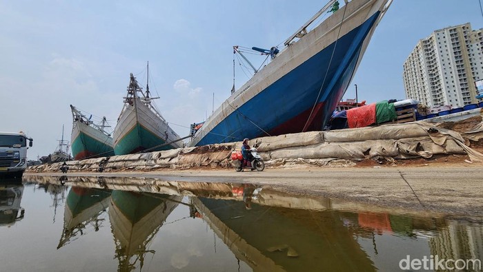 Banjir Rob di Pelabuhan Sunda Kelapa