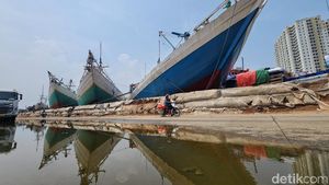 Banjir Rob Masih Mengintai Pelabuhan Sunda Kelapa