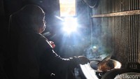 detikcom bersama BRI mengadakan program Jelajah Desa BRILian yang mengulas potensi dan inovasi desa di Indonesia baik dari segi perkembangan ekonomi, infrastruktur, hingga wisata serta dampaknya terhadap masyarakat lokal maupun nasional. Untuk mengetahui informasi program Desa BRILian lebih lanjut, ikuti terus informasinya hanya di jelajahdesabrilian.detik.com! 