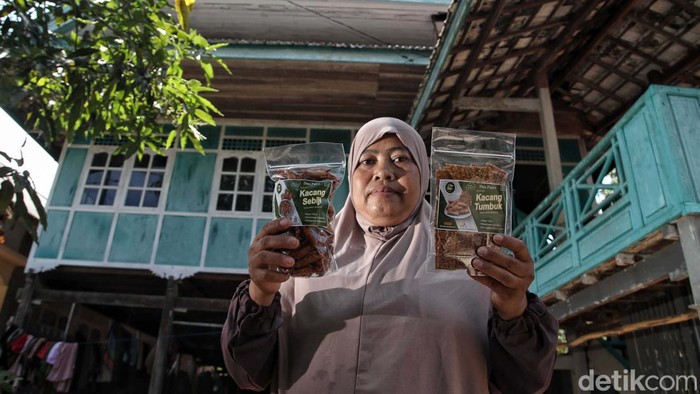 Bisnis Manis Makanan Ringan Kacang Sebiji Kacang sebiji merupakan makanan ringan khas dari Bulukumba, Sulawesi Selatan. Begini proses produksi kacang sebiji.