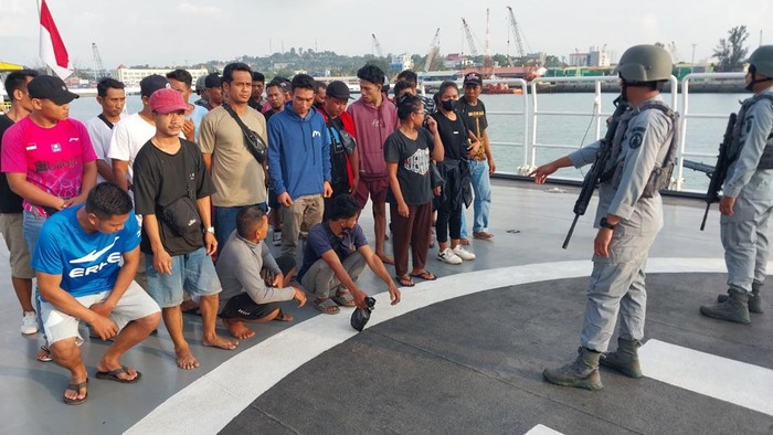Calon PMI Ilegal yang hendak diselundupkan ke Malaysia digagalkan di Batam. (Dok Bakamla RI)