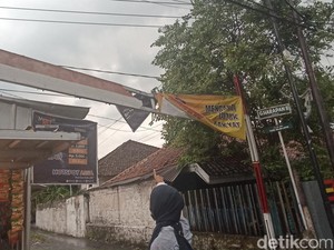 Puting Beliung Ngamuk di Cianjur, Gerobak Rusak-Atap Kios Terbang