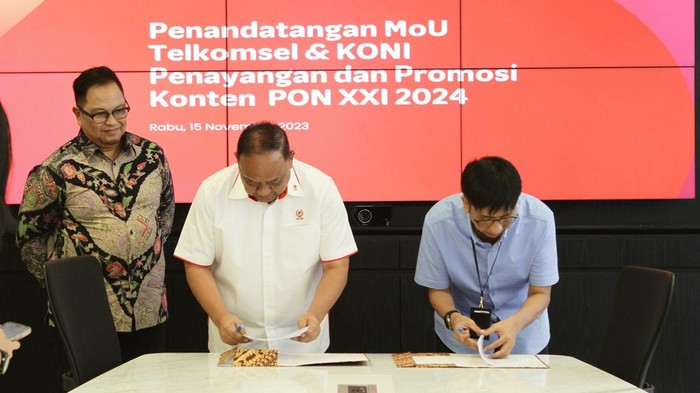 Komite Olahraga Nasional Indonesia (KONI) bersama Telkomsel terus mendukung kesuksesan prestasi olahraga nasional yang akan bertanding di 65 Cabang Olahraga di PON XXI 2024 Aceh-Sumatera Utara.