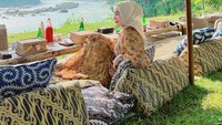 Tak hanya di luar negeri saja, ada juga keseruan Erin Taulany saat kulineran di Indonesia, seperti di restoran Amanjiwo di Magelang. Foto: Instagram @erintaulany