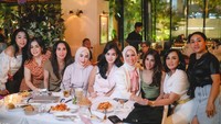 Mending gak punya daripada pake fake, bunyi komentarnya yang kemudian langsung menuai pro kontra. Foto: Instagram @erintaulany