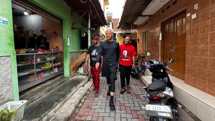 Ganjar Pranowo mengunjungi tempat kos semasa SMA di Klitren, Gondokusuman, Kota Jogja, Kamis (16/11/2023).