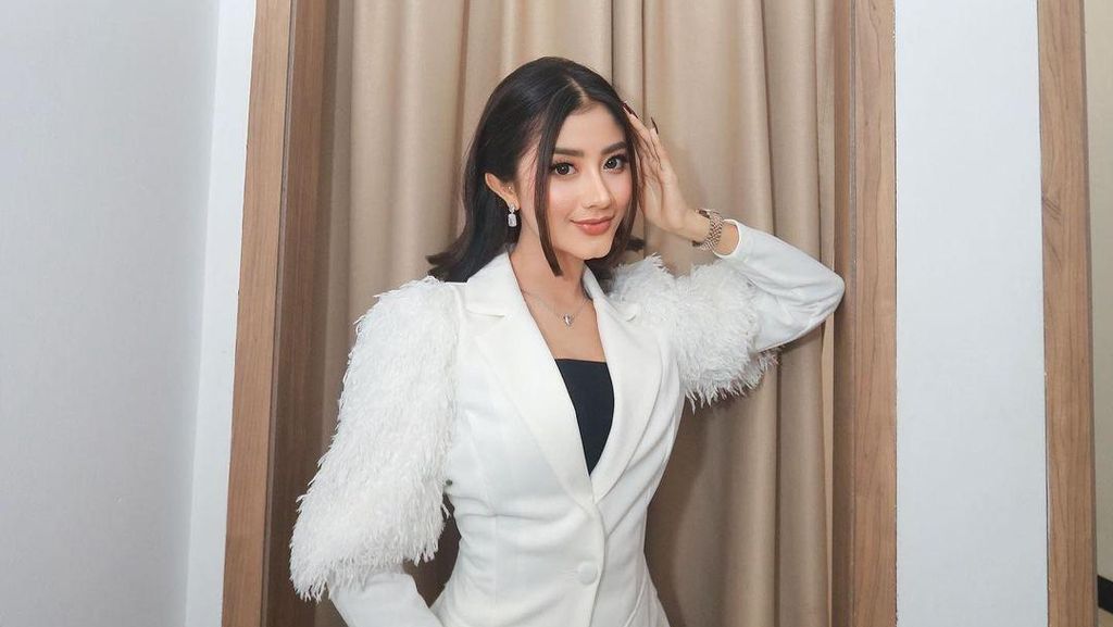 Ghea Youbi Jadikan Tanah Suci Tempat Terbaik Lepas Penat dan Masalah