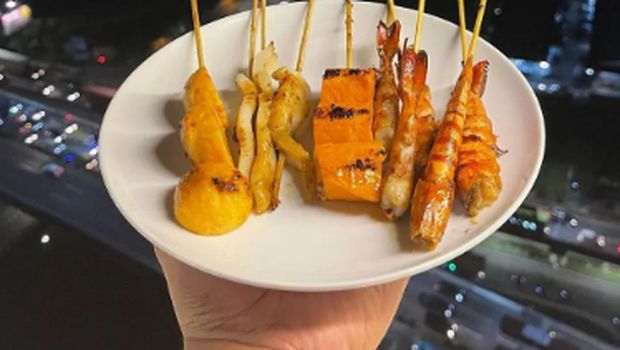 Grill dan suki rooftop Nyamm! Makan Suki dan Grill di Sini Bisa Nikmati Pemandangan Keren