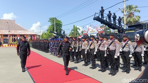 Kapolda NTT Irjen Johni Asadoma saat menyampaikan keterangan pers di Mako Brimob Polda NTT, Kamis (16/11/2023). (Yufengki Bria/detikBali)