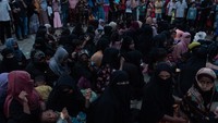 Sebanyak 146 orang imigran etnis Rohingya terdampar di pantai Desa Pasi Beurandeh. 