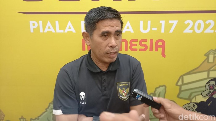 Instruktur Pelatih PSSI Hanafing, saat konferensi pers di Zolia Hotel Solo, Kamis (16/11/2023).
