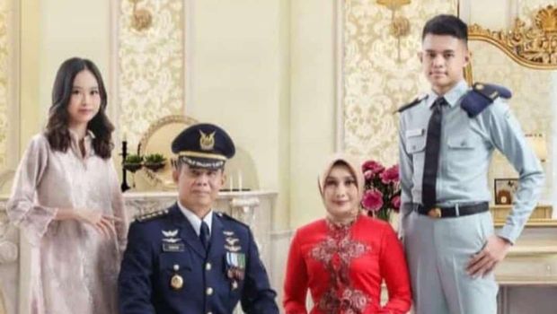 Jenazah korban pesawat TNI AU Super Tucano Kolonel Subhan disemayamkan di hanggar Lanud Abd Saleh, Malang.