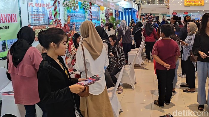 Kementerian Ketenagakerjaan RI bersama Pemkab Ponorogo menggelar job fair di Mall Ponorogo City Center pada 16-17 November 2023. Total ada 46 perusahaan dengan 3.069 lowongan kerja.
