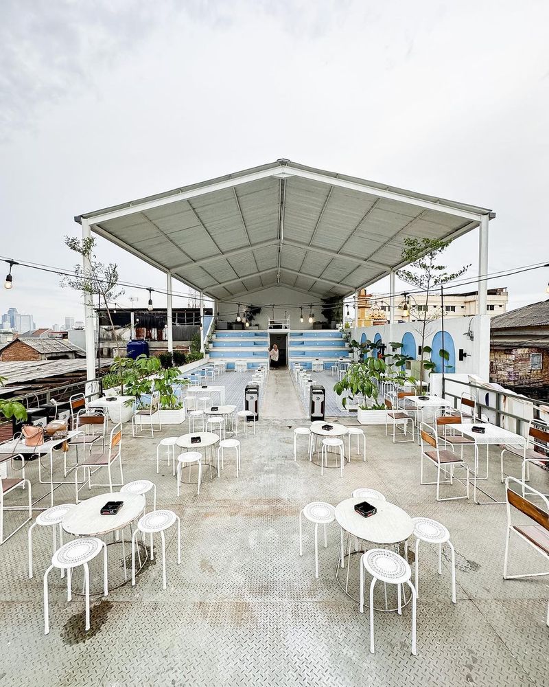Kafe rooftop di Jakarta Barat
