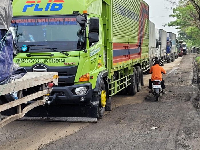 Kemacetan di jalur Pantura Pati-Rembang, tepatnya di wilayah Kecamatan Batangan, Pati, Kamis (16/11/2023) pagi.