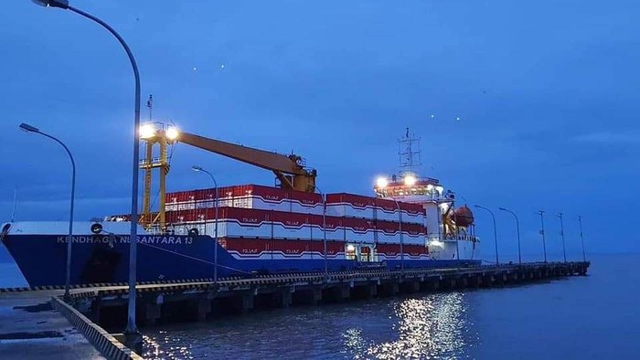 Kemenhub Distribusikan 7.800 Ton Semen ke Pulau Terpencil Lewat Tol Laut