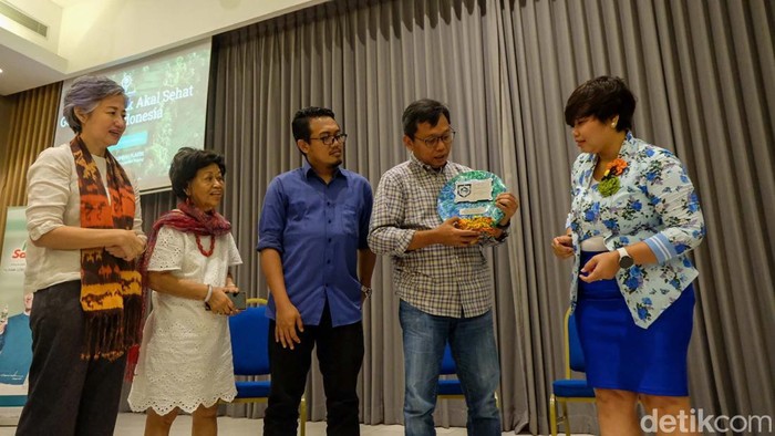 Keberadaan sampah plastik di industri menjadi momok jika tidak ditangani dengan benar. Butuh komitmen bersama untuk mengurangi volume sampah.