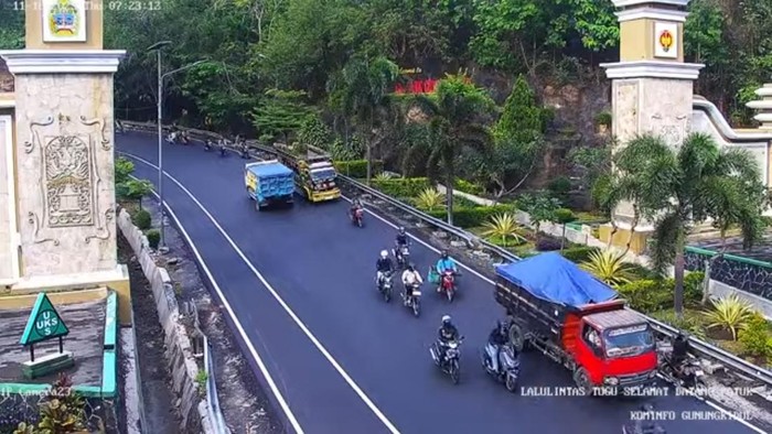 Kondisi lalu lintas di Patuk atau kawasan Bukit Bintang perbatasan Gunungkidul dengan Bantul, Kamis (16/11/2023) pukul 07.23 WIB.
