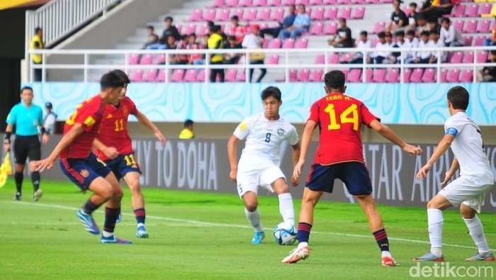 Laga Uzbekistan U-17 vs Spanyol U-17 di Stadion Manahan Solo, Kamis (16/11/2023).