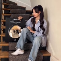 Syuting konten itu menandai pencapaian baru Lisa BLACKPINK yang mendapat 1 miliar streams untuk lagu solonya MONEY. “Aku merasa terhormat bisa bergabung dalam Biliions Club💸 Terima kasih kepada @spotify dan pendengar laguku di seluruh dunia yang telah mewujudkan hal ini,” tulis Lisa BLACKPINK sebagai caption Instagram. Foto: dok. Instagram @lalalalisa_m