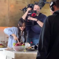 Hari ini, Kamis (16/11/2023), Lisa BLACKPINK mengunggah video di balik layar saat syuting konten masak bersama Spotify. Unggahannya sontak banjir komentar penggemar yang merindukannya. Foto: dok. Instagram @lalalalisa_m