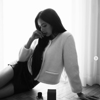 Di awal minggu ini, tepatnya tiga hari lalu, Lisa BLACKPINK telah membuat comeback pertamanya dengan mengunggah hasil pemotretan parfum CELINE Dans Paris. Sejumlah penggemar menyorot bahwa Lisa BLACKPINK hanya muncul di Instagram untuk membagikan konten kerjasamanya. Foto: dok. Instagram @lalalalisa_m