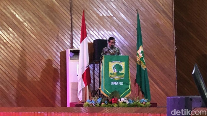 Mahfud Md saat mengisi kuliah umum di Univesitas Andalas. (M Afdhal Afrianto/detikSumut)