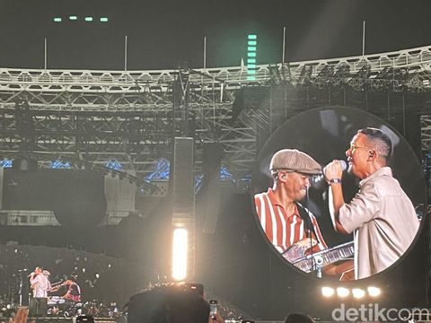 Maliq & D'esentials jadi penampil kejutan dari Coldplay.