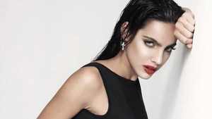 Maria Gabriela de Faria menjadi Angela Spica, alias The Engineer, di film DC Universe, Superman: Legacy. Foto: Dok. Instagram