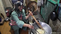 detikcom bersama BRI mengadakan program Jelajah Desa BRILiaN yang mengulas potensi dan inovasi desa di Indonesia baik dari segi perkembangan ekonomi, infrastruktur, hingga wisata serta dampaknya terhadap masyarakat lokal maupun nasional. Untuk mengetahui informasi program Desa BRILiaN lebih lanjut, ikuti terus informasinya hanya di jelajahdesabrilian.detik.com! 