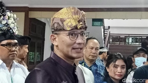 Menparekraf Sandiaga Salahuddin Uno di Puspem Badung, Kamis (16/11/2023). (Foto: Ni Made Lastri Karsiani Putri/detikBali)