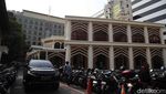 Momen Firli Bahuri Tutupi Wajah dengan Tas Usai Diperiksa Bareskrim