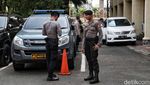Momen Firli Bahuri Tutupi Wajah dengan Tas Usai Diperiksa Bareskrim