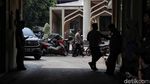 Momen Firli Bahuri Tutupi Wajah dengan Tas Usai Diperiksa Bareskrim