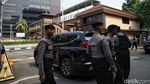 Momen Firli Bahuri Tutupi Wajah dengan Tas Usai Diperiksa Bareskrim