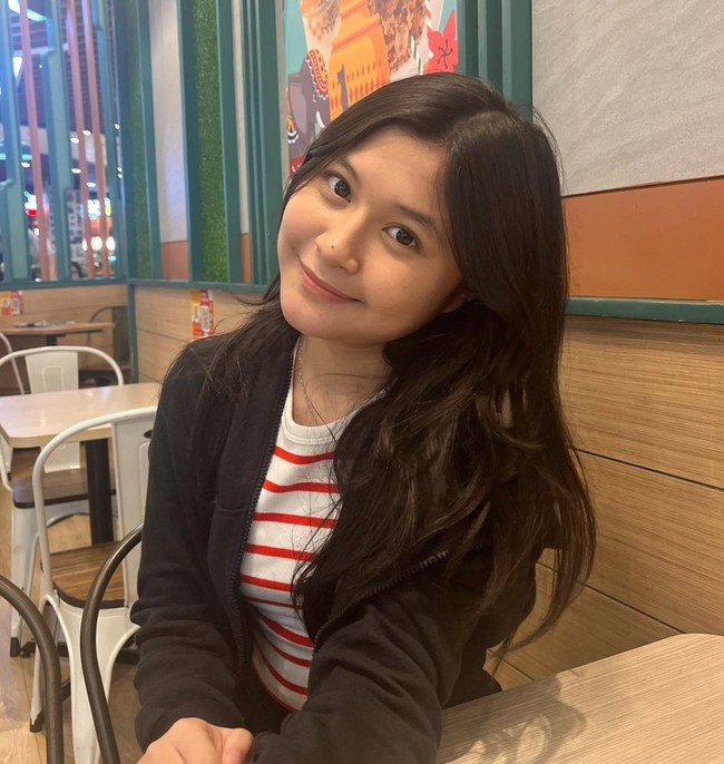 Berbeda dengan kedua kakaknya, Kiesha Alvaro dan Shakiena Azalea, nama dan paras Nasha mungkin masih asing. Hal itu  dikarenakan Nasha tak ikut terjun ke dunia entertain seperti kedua kakanya tersebut. Foto: Instagram/@nasha.anayaa