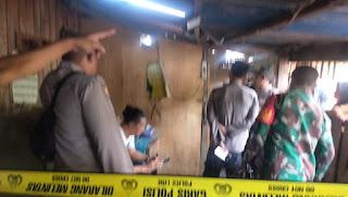 Tim Inafis Polres Dompu melakukan olah TKP remaja gantung diri di rumahnya