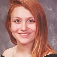 Aku selalu tahu aku ingin terlihat seperti ini, aku punya gambaran di kepalaku sejak kecil dan akhirnya mewujudkannya. Penampilanku sebelumnya dibanding sekarang, aku merasa lebih senang. Sebelumnya aku tidak mencintai diriku sendiri atau mengerti siapa aku, sekarang aku merasa aku mengerti diri sendiri dan mencintai diri sendiri dan percaya diri, kata Orylan. Foto: Instagram @orylan1999