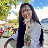 Ia juga telah menjalani operasi payudara, liposuction hingga veneer gigi taring untuk mempercantik diri. Selanjutnya, Orylan berencana untuk memasang implan pada bagian lengannya. Foto: Instagram @orylan1999