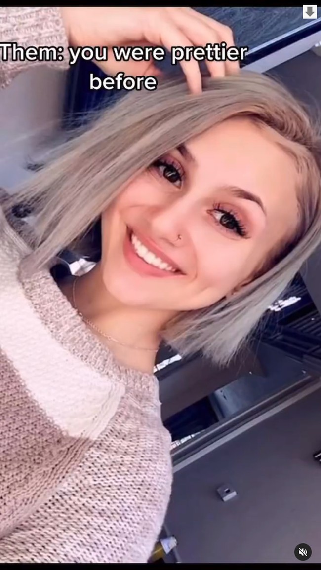 Kamu dulu seperti boneka sekarang kamu seperti pengantin Chucky, Mengapa kamu mengubah dirimu menjadi monster, tulis netizen yang kontra dengan penampilannya. Foto: Instagram @orylan1999