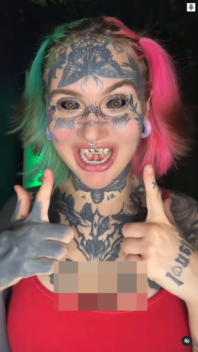 Meski begitu, ia mengaku lelah jadi tontonan orang karena gaya yang tidak biasa. Banyak orang menunjuk dan memandangi. Sering kali aku menyadari mereka begitu dan aku akan bilang kamu mau bilang apa? Apa kamu ingin bilang atau bertanya sesuatu? Aku manusia kamu bisa bertanya. Aku melakukan ke beberapa orang di jalan sekarang aku lelah dipandangi dan ditunjuk-tunjuk, katanya dilansir Dailystar. Foto: Instagram @orylan1999