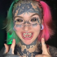 Meski begitu, ia mengaku lelah jadi tontonan orang karena gaya yang tidak biasa. Banyak orang menunjuk dan memandangi. Sering kali aku menyadari mereka begitu dan aku akan bilang kamu mau bilang apa? Apa kamu ingin bilang atau bertanya sesuatu? Aku manusia kamu bisa bertanya. Aku melakukan ke beberapa orang di jalan sekarang aku lelah dipandangi dan ditunjuk-tunjuk, katanya dilansir Dailystar. Foto: Instagram @orylan1999