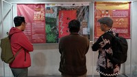Foto-foto dalam buku ini kurang lebih menampilkan gambaran keberagaman dan toleransi yang ada di Pulo Geulis. Embrionya sudah ada sejak era kolonial dan bertahan hingga kini. Mulai dari kegiatan peribadatan, tradisi, kebudayaan hingga interaksi masyarakat sehari-hari. Pemandangan indah seperti tergambar melalui foto-foto dalam buku ini terdapat di jantung Kota Bogor.  