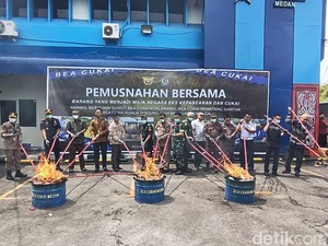 Barang Ilegal Senilai Rp 2,4 Miliar di Sumut Dimusnahkan, Ada Rokok-Miras