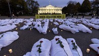 Israel telah mengerahkan senjata udara dalam jumlah besar sejak serangan 7 Oktober, yang menyebabkan kelompok bersenjata Hamas keluar dari Jalur Gaza, menewaskan 1.200 warga Israel dan menyandera 239 orang. Pejabat kesehatan Gaza mengatakan lebih dari 11.000 orang telah terbunuh sejak konflik dimulai.