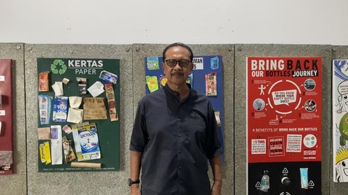 Pendiri ecoBali Recycling I Ketut Mertaadi di kantor ecoBali Recycling, Badung, Bali, Jumat (3/11/2023).
